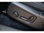 Volvo EX40 Single Motor Extended Range Ultra Black Ed. 82 kWh | Black Edition | Europa | Schuif-/Kanteldak | Harman Kardon Audio | Adaptieve Cruise Control | Stuur-/Stoelverwarming V+A | Warmtepomp | Getint Glas |