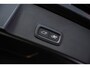 Volvo EX40 Single Motor Extended Range Ultra Black Ed. 82 kWh | Black Edition | Europa | Schuif-/Kanteldak | Harman Kardon Audio | Adaptieve Cruise Control | Stuur-/Stoelverwarming V+A | Warmtepomp | Getint Glas |