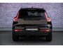 Volvo EX40 Single Motor Extended Range Ultra Black Ed. 82 kWh | Black Edition | Europa | Schuif-/Kanteldak | Harman Kardon Audio | Adaptieve Cruise Control | Stuur-/Stoelverwarming V+A | Warmtepomp | Getint Glas |
