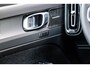 Volvo EX40 Single Motor Extended Range Ultra Black Ed. 82 kWh | Black Edition | Europa | Schuif-/Kanteldak | Harman Kardon Audio | Adaptieve Cruise Control | Stuur-/Stoelverwarming V+A | Warmtepomp | Getint Glas |