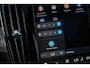 Volvo EX40 Single Motor Extended Range Ultra Black Ed. 82 kWh | Black Edition | Europa | Schuif-/Kanteldak | Harman Kardon Audio | Adaptieve Cruise Control | Stuur-/Stoelverwarming V+A | Warmtepomp | Getint Glas |