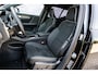 Volvo EX40 Single Motor Extended Range Ultra Black Ed. 82 kWh | Black Edition | Europa | Schuif-/Kanteldak | Harman Kardon Audio | Adaptieve Cruise Control | Stuur-/Stoelverwarming V+A | Warmtepomp | Getint Glas |
