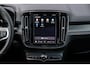 Volvo EX40 Single Motor Extended Range Ultra Black Ed. 82 kWh | Black Edition | Europa | Schuif-/Kanteldak | Harman Kardon Audio | Adaptieve Cruise Control | Stuur-/Stoelverwarming V+A | Warmtepomp | Getint Glas |