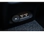 Volvo EX40 Single Motor Extended Range Ultra Black Ed. 82 kWh | Black Edition | Europa | Schuif-/Kanteldak | Harman Kardon Audio | Adaptieve Cruise Control | Stuur-/Stoelverwarming V+A | Warmtepomp | Getint Glas |