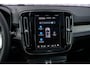 Volvo EX40 Single Motor Extended Range Ultra Black Ed. 82 kWh | Black Edition | Europa | Schuif-/Kanteldak | Harman Kardon Audio | Adaptieve Cruise Control | Stuur-/Stoelverwarming V+A | Warmtepomp | Getint Glas |