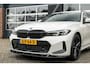 BMW 3-Serie 330e xDrive M Sport LCI | Facelift | Shadow | Trekhaak | Widescreen | Hifi | Camera | 19' inch |