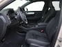 Volvo XC40 B4 Plus Dark | Trekhaak | Panoramadak | Dodehoekdetectie |