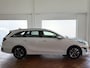 Kia Ceed Sportswagon 1.6 GDI PHEV DynamicLine | Facelift | 49.000km | Trekhaak afneembaar | Adaptieve cruise | Lane assist | Apple CarPlay | Navigatie | Camera | LED | DAB | Keyless | Stoel&stuurverwarming | Volledig dealeronderhouden | Fabrieksgarantie