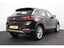 Volkswagen T-Roc 1.5 TSI DSG Style Navigatie Wireless App connect Adaptive Cruise Control Park Assist Camera Parkeersensoren IQ Drive pakket Stoel- en stuurwielverwarming Virtual cockpit Elektrische achterklep Full LED koplampen