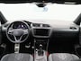 Volkswagen Tiguan 1.5 TSi 150 Pk Automaat R-Line | Black Style | Head UP | 360 Camera | Stuur/Stoelverwarming | Panoramadak | Harm/Kardon Audio | Trekhaak | 20 Inch | 42.457 Km !!