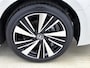 Toyota Corolla Touring Sports Hybrid 140 Dynamic | NL dealeronderhouden | Special Deal | Parkeersensoren voor+achter | Stoelverwarming | Draadloze telefoonlader | Apple CarPlay/Android Auto | Cruise Control Adaptive |