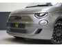 Fiat 500e La Prima 42 kWh | SoH 98,4% | Stoelverwarming | Navigatie | Leder | Lm velgen | All-seasonbanden