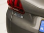 Peugeot 2008 1.2 PureTech Allure Sport (APPLE CARPLAY, NAVIGATIE, CAMERA, CLIMATE, SPORTSTOELEN, LEDER, GETINT GLAS, CRUISE, TREKHAAK, NIEUWSTAAT)