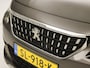 Peugeot 2008 1.2 PureTech Allure Sport (APPLE CARPLAY, NAVIGATIE, CAMERA, CLIMATE, SPORTSTOELEN, LEDER, GETINT GLAS, CRUISE, TREKHAAK, NIEUWSTAAT)