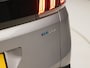 Peugeot 2008 1.2 PureTech Allure Sport (APPLE CARPLAY, NAVIGATIE, CAMERA, CLIMATE, SPORTSTOELEN, LEDER, GETINT GLAS, CRUISE, TREKHAAK, NIEUWSTAAT)