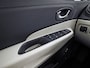 Renault Captur 1.2 TCe Initiale Paris (PANORAMADAK, NAVIGATIE, LEDER, STOELVERWARMING, CLIMATE, CAMERA, SPORTSTOELEN, GETINT GLAS, CRUISE, NIEUWSTAAT)