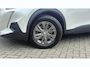Peugeot e-2008 EV Active Pack 50 kWh | Navigatie | Camera | Apple Carplay / Android Auto | SOH 97,56% | Achterbank in delen neerklapbaar | Achteruitrijcamera | Airco (automatisch)