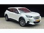 Peugeot e-2008 EV Active Pack 50 kWh | Navigatie | Camera | Apple Carplay / Android Auto | SOH 97,56% | Achterbank in delen neerklapbaar | Achteruitrijcamera | Airco (automatisch)