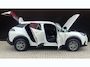 Peugeot e-2008 EV Active Pack 50 kWh | Navigatie | Camera | Apple Carplay / Android Auto | SOH 97,56% | Achterbank in delen neerklapbaar | Achteruitrijcamera | Airco (automatisch)