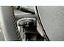 Peugeot e-2008 EV Active Pack 50 kWh | Navigatie | Camera | Apple Carplay / Android Auto | SOH 97,56% | Achterbank in delen neerklapbaar | Achteruitrijcamera | Airco (automatisch)