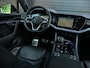 Volkswagen Touareg 3.0 TSi eHybrid 4MOTION R | 462PK | Panoramadak | Night Vision | Massage + Ventilatie | HUD | Dynaudio | Luchtvering | Adaptive Cruise | Ambiance Interieur | Keyless Entry | Stoelverwarming V+A | Stuurverwarming |