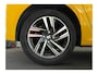 Peugeot 208 1.2 PureTech Allure | Climate Control | Cruise Control | Apple Carplay / Android Auto | Getint Glas | Achterbank in delen neerklapbaar | Airco (automatisch) | Apple Carplay/Android Auto|telefoonintegratie premium