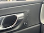 Volvo XC60 2.0 T6 Plug-in hybrid AWD Plus Black Edition Long Range / Google Maps Navi / Camera / Allseason Banden / Schuifkanteldak /