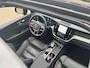 Volvo XC60 2.0 T6 Plug-in hybrid AWD Plus Black Edition Long Range / Google Maps Navi / Camera / Allseason Banden / Schuifkanteldak /