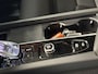 Volvo XC60 2.0 T6 Plug-in hybrid AWD Plus Black Edition Long Range / Google Maps Navi / Camera / Allseason Banden / Schuifkanteldak /