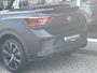Volkswagen T-Roc Cabrio 1.5 TSI R-Line Edition Black 1/999 - Leer | Beats | IQ-light | Nav | Stuur/stoelverw. | Camera | CarPlay | Afn. trekh.