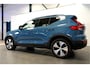 Volvo XC40 1.5 T5 Plug-in Hybrid 193kW/262pk DCT7 Plus Dark HARMAN/KARDON + EL.TREKHAAK + ADAPT.CRUISE + PILOT ASSIST + STOEL-&STUURVERWARMING + BLIS + LANE ASSIST + ACHTERUITRIJCAMERA + KEYLESS ENTRY&GO + POWER SEATS + PARKSENSOREN V&A + 19” LM-VELGEN!!
