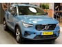Volvo XC40 1.5 T5 Plug-in Hybrid 193kW/262pk DCT7 Plus Dark HARMAN/KARDON + EL.TREKHAAK + ADAPT.CRUISE + PILOT ASSIST + STOEL-&STUURVERWARMING + BLIS + LANE ASSIST + ACHTERUITRIJCAMERA + KEYLESS ENTRY&GO + POWER SEATS + PARKSENSOREN V&A + 19” LM-VELGEN!!