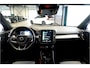 Volvo XC40 1.5 T5 Plug-in Hybrid 193kW/262pk DCT7 Plus Dark HARMAN/KARDON + EL.TREKHAAK + ADAPT.CRUISE + PILOT ASSIST + STOEL-&STUURVERWARMING + BLIS + LANE ASSIST + ACHTERUITRIJCAMERA + KEYLESS ENTRY&GO + POWER SEATS + PARKSENSOREN V&A + 19” LM-VELGEN!!