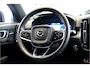 Volvo XC40 1.5 T5 Plug-in Hybrid 193kW/262pk DCT7 Plus Dark HARMAN/KARDON + EL.TREKHAAK + ADAPT.CRUISE + PILOT ASSIST + STOEL-&STUURVERWARMING + BLIS + LANE ASSIST + ACHTERUITRIJCAMERA + KEYLESS ENTRY&GO + POWER SEATS + PARKSENSOREN V&A + 19” LM-VELGEN!!