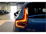 Volvo XC40 1.5 T5 Plug-in Hybrid 193kW/262pk DCT7 Plus Dark HARMAN/KARDON + EL.TREKHAAK + ADAPT.CRUISE + PILOT ASSIST + STOEL-&STUURVERWARMING + BLIS + LANE ASSIST + ACHTERUITRIJCAMERA + KEYLESS ENTRY&GO + POWER SEATS + PARKSENSOREN V&A + 19” LM-VELGEN!!