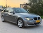 BMW 3-Serie 320i AIRCO CRUISE LEDER NAVI PANO PDC XENON