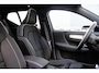 Volvo XC40 2.0 B4 Plus Dark | Trekhaak | Panoramadak | Harman Kardon Audio | Achteruitrijcamera | Parkeersensoren | Keyless Entry | Elektrische Achterklep | Elektrisch Verstelbare Voorstoelen | Stoelverwarming | Google Navigatie | Apple Carplay | Android Auto | Lichtmetalen Velgen 18 inch