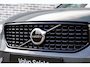 Volvo XC40 2.0 B4 Plus Dark | Trekhaak | Panoramadak | Harman Kardon Audio | Achteruitrijcamera | Parkeersensoren | Keyless Entry | Elektrische Achterklep | Elektrisch Verstelbare Voorstoelen | Stoelverwarming | Google Navigatie | Apple Carplay | Android Auto | Lichtmetalen Velgen 18 inch