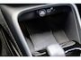 Volvo XC40 2.0 B4 Plus Dark | Trekhaak | Panoramadak | Harman Kardon Audio | Achteruitrijcamera | Parkeersensoren | Keyless Entry | Elektrische Achterklep | Elektrisch Verstelbare Voorstoelen | Stoelverwarming | Google Navigatie | Apple Carplay | Android Auto | Lichtmetalen Velgen 18 inch