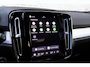 Volvo XC40 2.0 B4 Plus Dark | Trekhaak | Panoramadak | Harman Kardon Audio | Achteruitrijcamera | Parkeersensoren | Keyless Entry | Elektrische Achterklep | Elektrisch Verstelbare Voorstoelen | Stoelverwarming | Google Navigatie | Apple Carplay | Android Auto | Lichtmetalen Velgen 18 inch