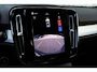 Volvo XC40 2.0 B4 Plus Dark | Trekhaak | Panoramadak | Harman Kardon Audio | Achteruitrijcamera | Parkeersensoren | Keyless Entry | Elektrische Achterklep | Elektrisch Verstelbare Voorstoelen | Stoelverwarming | Google Navigatie | Apple Carplay | Android Auto | Lichtmetalen Velgen 18 inch
