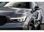 Volvo XC40 2.0 B4 Plus Dark | Trekhaak | Panoramadak | Harman Kardon Audio | Achteruitrijcamera | Parkeersensoren | Keyless Entry | Elektrische Achterklep | Elektrisch Verstelbare Voorstoelen | Stoelverwarming | Google Navigatie | Apple Carplay | Android Auto | Lichtmetalen Velgen 18 inch