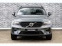 Volvo XC40 2.0 B4 Plus Dark | Trekhaak | Panoramadak | Harman Kardon Audio | Achteruitrijcamera | Parkeersensoren | Keyless Entry | Elektrische Achterklep | Elektrisch Verstelbare Voorstoelen | Stoelverwarming | Google Navigatie | Apple Carplay | Android Auto | Lichtmetalen Velgen 18 inch