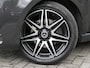 Mercedes-Benz V-klasse 300d Lang DC Avantgarde Edition | Grijs Kenteken | 360°-camera | Burmester | Carbon interieur | Trekhaak | Dodehoek detectie | Elektrische schuifdeuren + achterklep | ACC | Stoelventilatie | Memory | Full LED