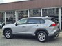 Toyota RAV4 Hybrid 220 AWD Dynamic | Stoelverwarming, Groot scherm, Parkeersensoren, Licht + Regensensor, 1650KG Trekgewicht