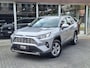 Toyota RAV4 Hybrid 220 AWD Dynamic | Stoelverwarming, Groot scherm, Parkeersensoren, Licht + Regensensor, 1650KG Trekgewicht