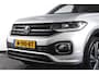 Volkswagen T-Cross 1.5 TSI Style Business R 150 PK | Adapt. Cruise | Stoelverw. | PDC | Camera | NAV + App. Connect | ECC | Trekhaak | LM 18" |
