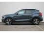 Volvo XC40 B4 197PK Plus Dark | Harman/Kardon Premium Audio | Adaptive Cruise & Pilot Assist | Semi elektrische trekhaak | Verwarmbare voorstoelen | Verwarmbaar stuurwiel | Premium audio by Harman Kardon | 18" Velgen | Power Seats incl. Memory |