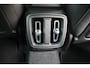 Volvo XC40 B4 197PK Plus Dark | Harman/Kardon Premium Audio | Adaptive Cruise & Pilot Assist | Semi elektrische trekhaak | Verwarmbare voorstoelen | Verwarmbaar stuurwiel | Premium audio by Harman Kardon | 18" Velgen | Power Seats incl. Memory |