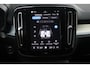 Volvo XC40 B4 197PK Plus Dark | Harman/Kardon Premium Audio | Adaptive Cruise & Pilot Assist | Semi elektrische trekhaak | Verwarmbare voorstoelen | Verwarmbaar stuurwiel | Premium audio by Harman Kardon | 18" Velgen | Power Seats incl. Memory |